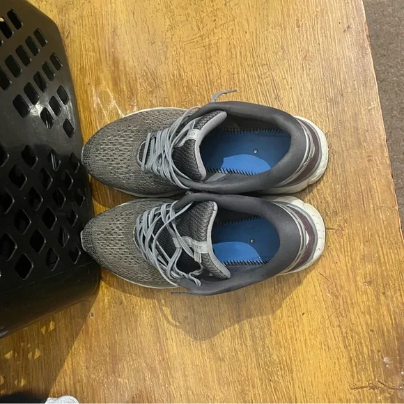 Brooks Men's Gray Running Shoes - Picture 4 of 5